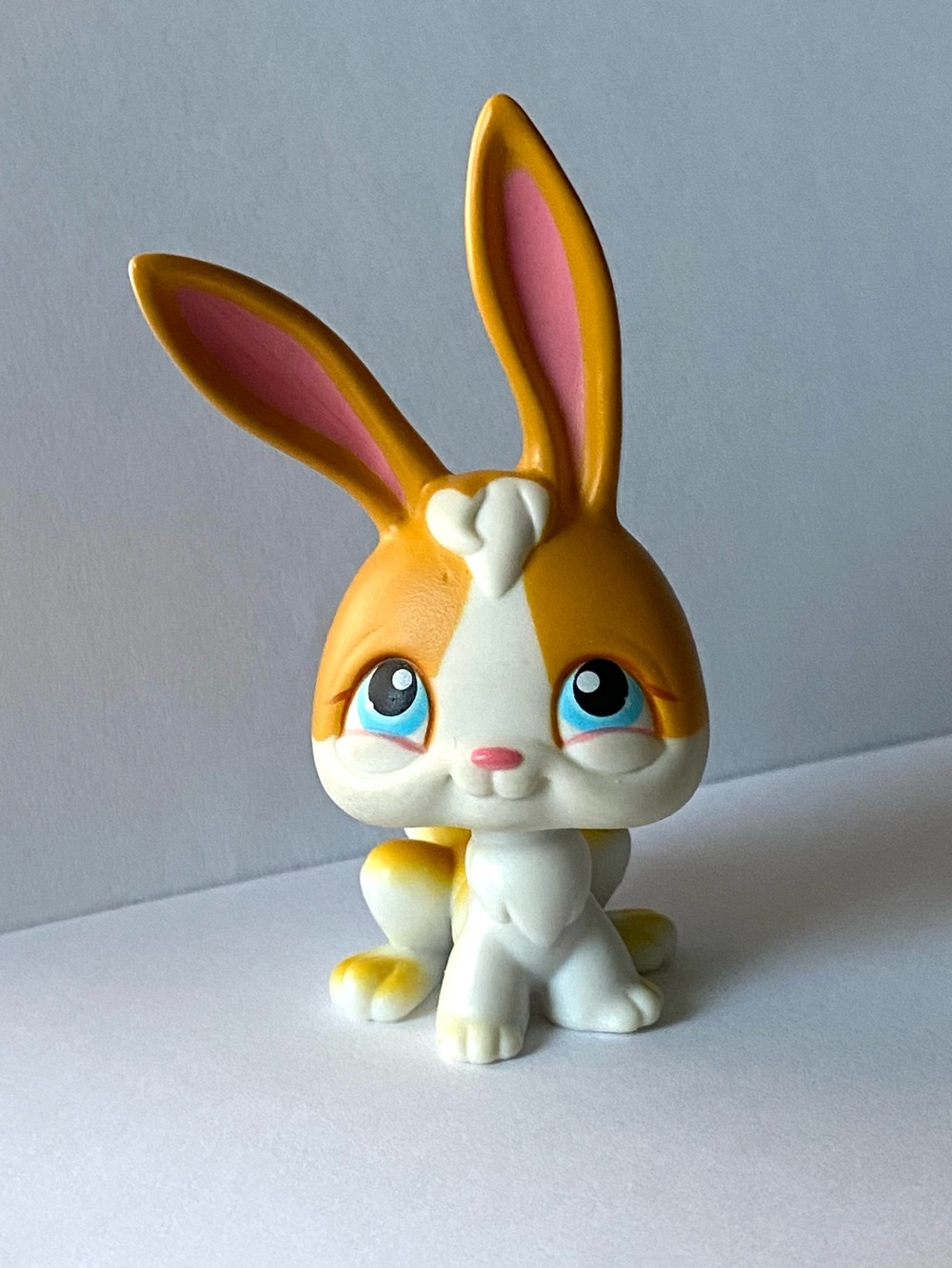 Littlest Pet Shop Orange & White Bunny Rabbit with Blue Eyes Hasbro 2004
